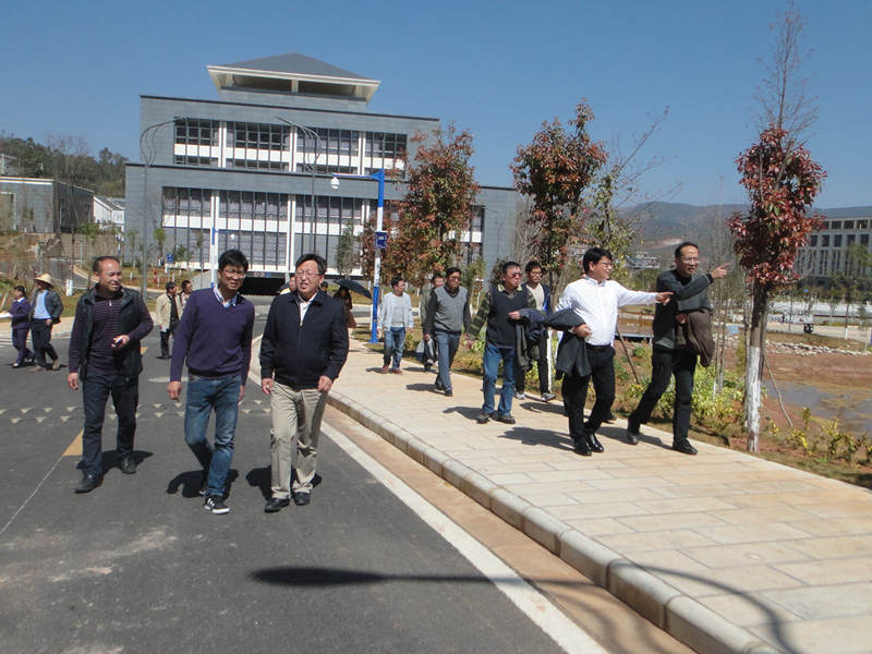 院领导检查校园安全.JPG 院领导检查校园安全.JPG