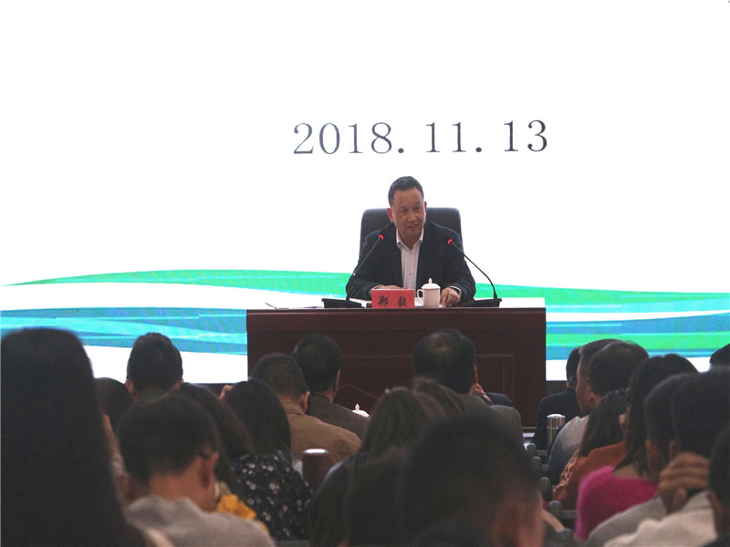 郑毅副厅长正在宣讲.jpg