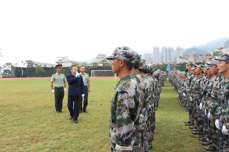 院长耿鸿江检阅2019级新生.jpg 院长耿鸿江检阅2019级新生.jpg