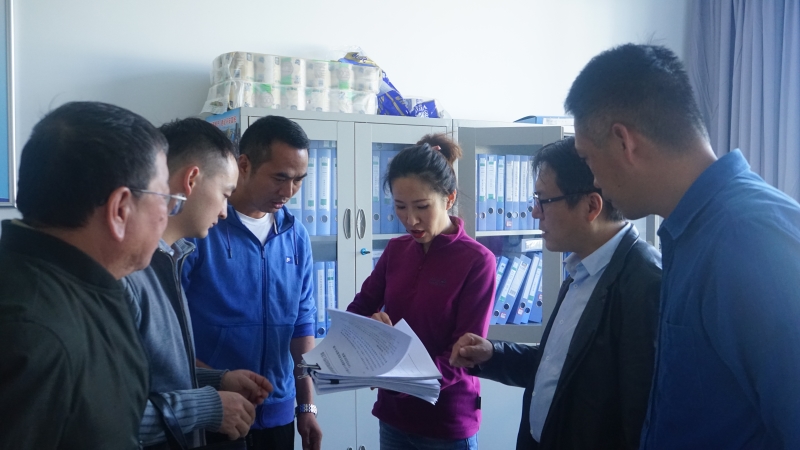 厅领导到学生资助管理中心指导工作.JPG 厅领导到学生资助管理中心指导工作.JPG