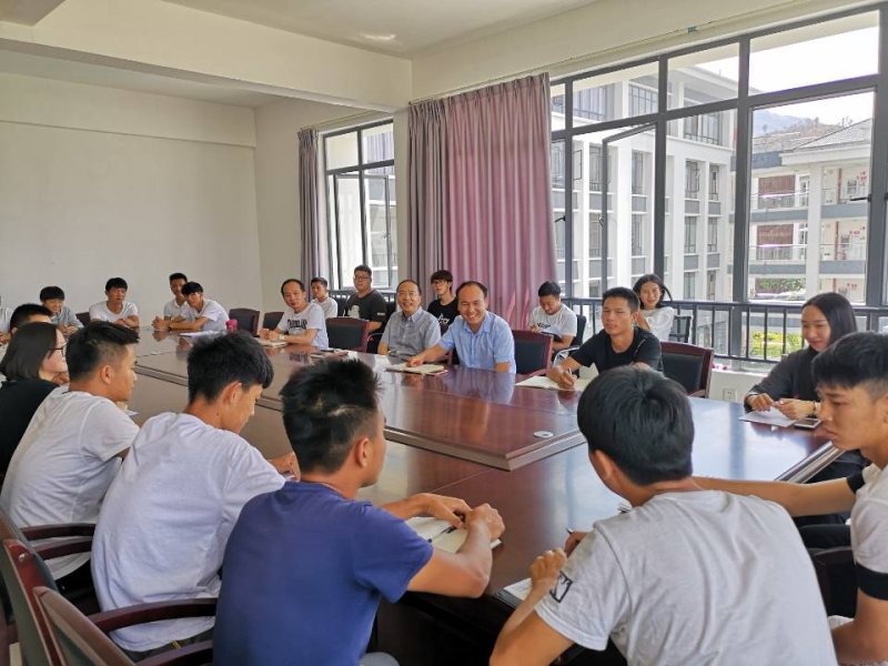 座谈会现场1.jpg 座谈会现场1.jpg