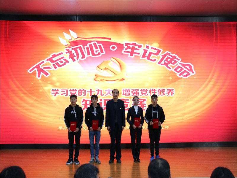 刘建林书记和一等奖获得者合影.jpg 刘建林书记和一等奖获得者合影.jpg