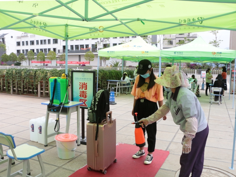 行李、脚底消毒.jpg 行李、脚底消毒.jpg