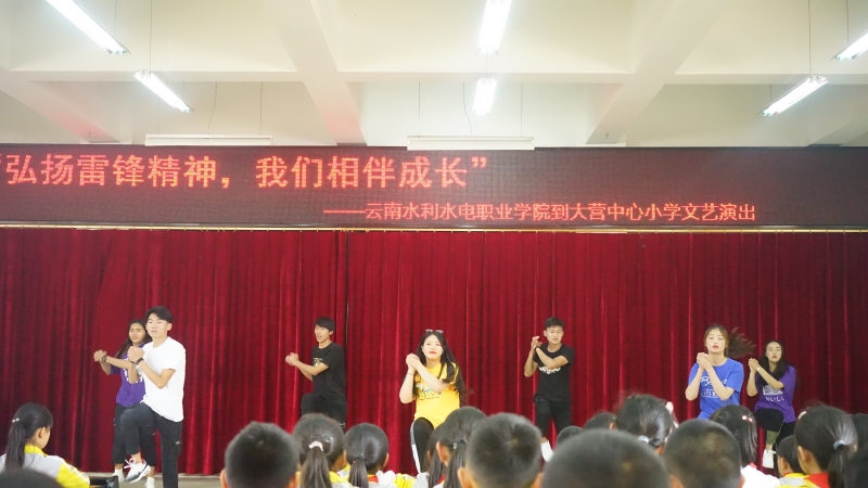 文艺表演.JPG 文艺表演.JPG