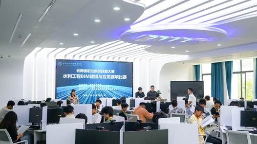 图片包含 室内, 桌子, 电脑, 游戏机描述已自动生成